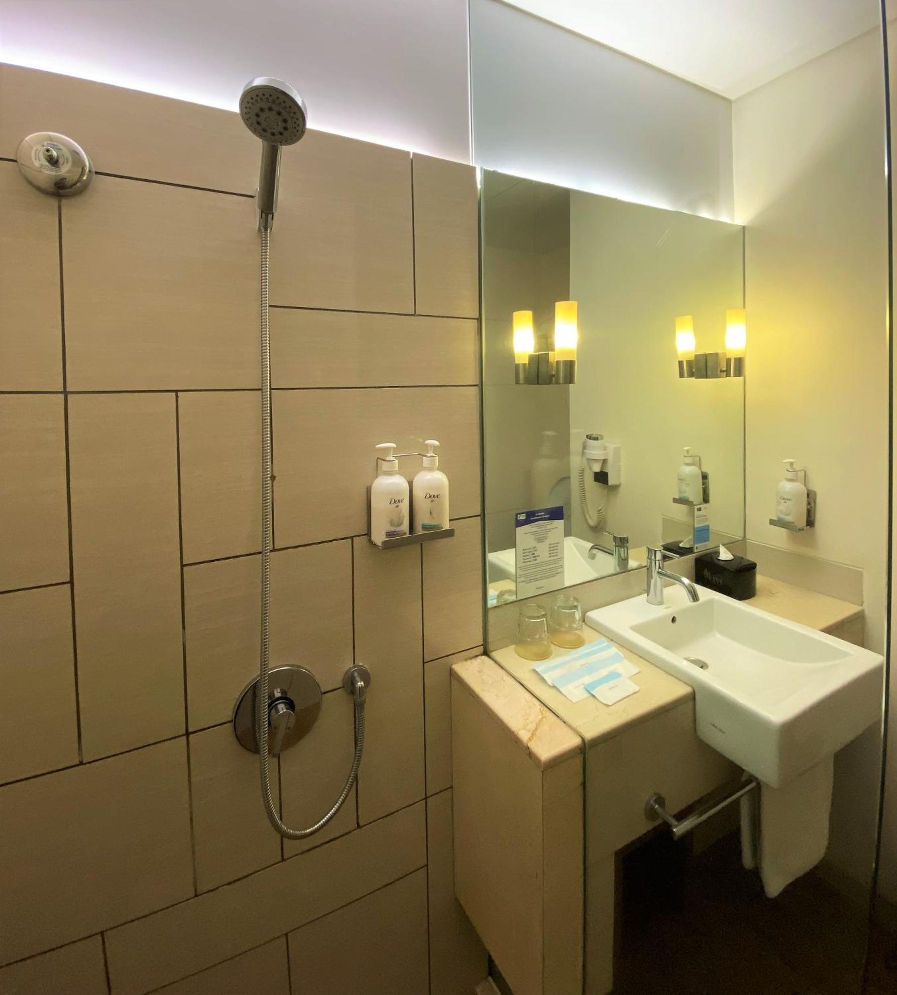 Holiday Inn Express Jakarta Pluit Citygate, An Ihg Hotel Экстерьер фото